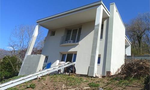 VILLETTA UNIFAMILIARE CON GIARDINO