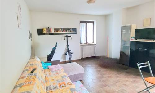 TRILOCALE CON BOX E CANTINA