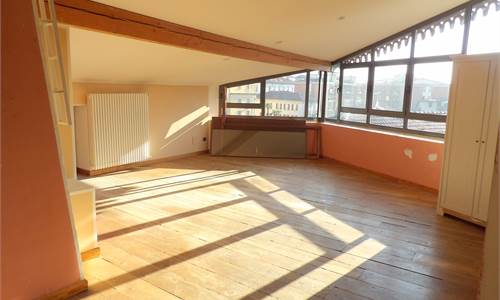 GRANDE MANSARDA CON POSTO AUTO